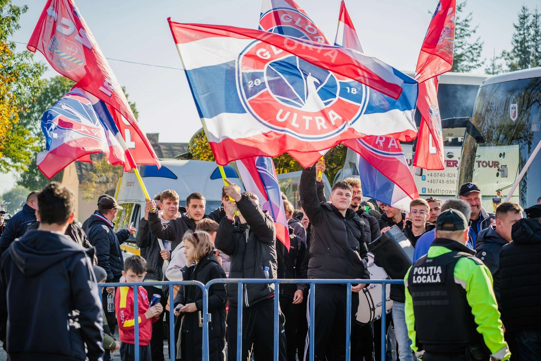 Suporterii Gloriei Ultra au făcut spectacol în tribunele stadionului din Rădăuți!